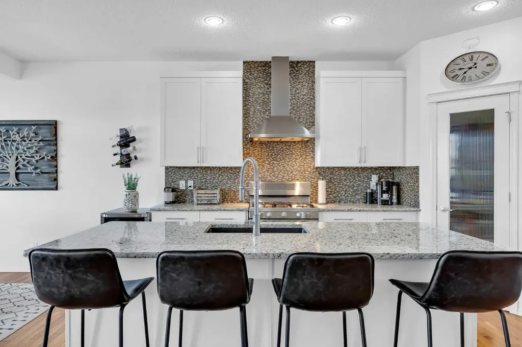 30 Cranarch View SE Calgary AB T3M 2J3