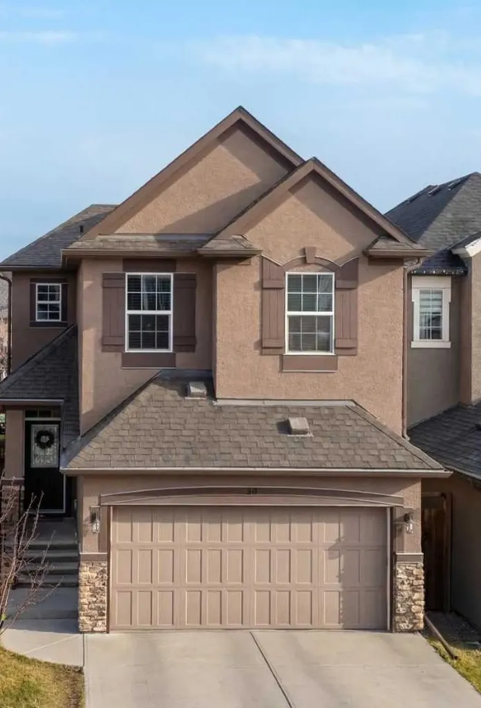 30 Cranarch View SE Calgary AB T3M 2J3