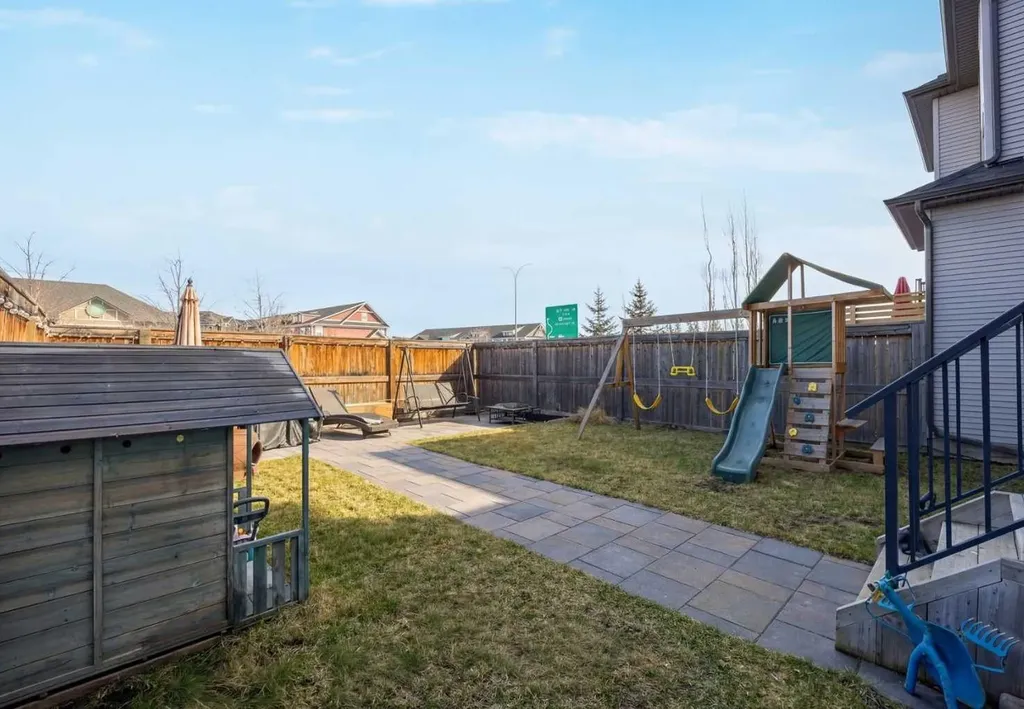 30 Cranarch View SE Calgary AB T3M 2J3