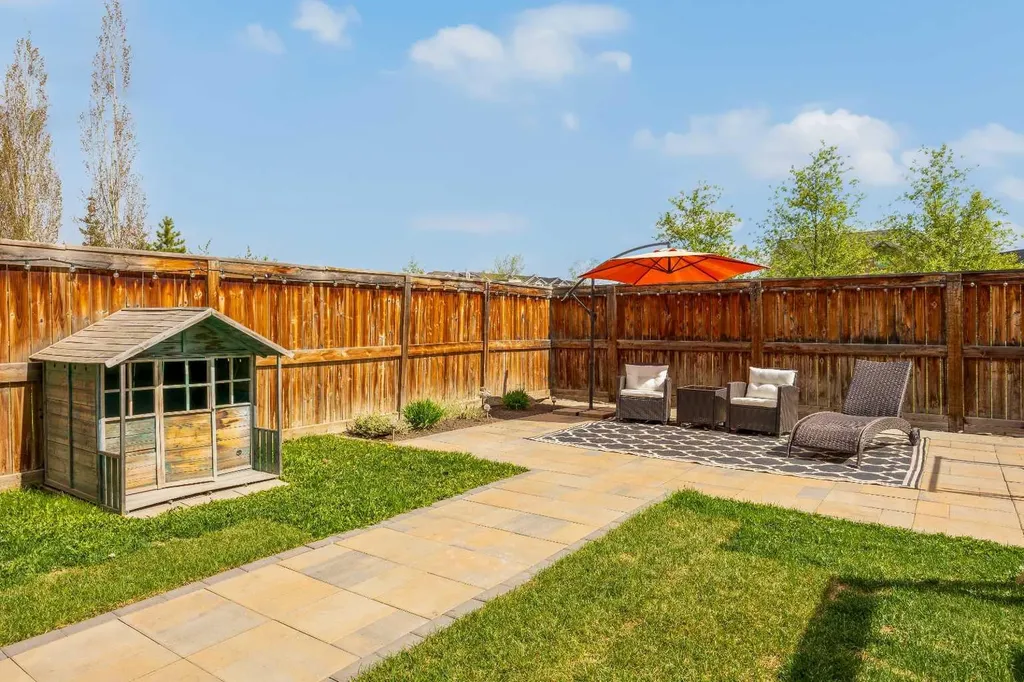 30 Cranarch View SE Calgary AB T3M 2J3