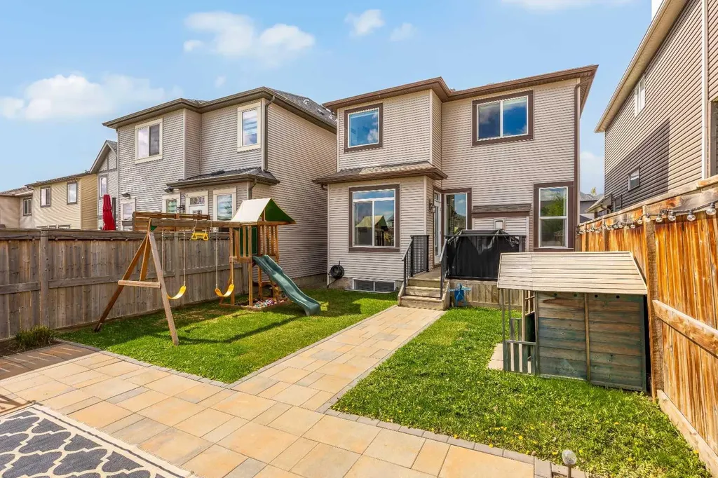 30 Cranarch View SE Calgary AB T3M 2J3