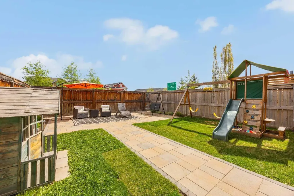30 Cranarch View SE Calgary AB T3M 2J3