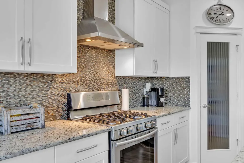 30 Cranarch View SE Calgary AB T3M 2J3