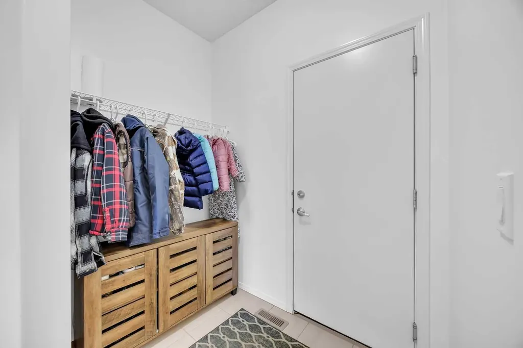 30 Cranarch View SE Calgary AB T3M 2J3