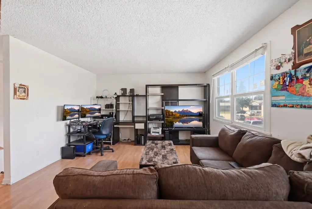 54 Pennsburg Way SE Calgary AB t2A 2J5