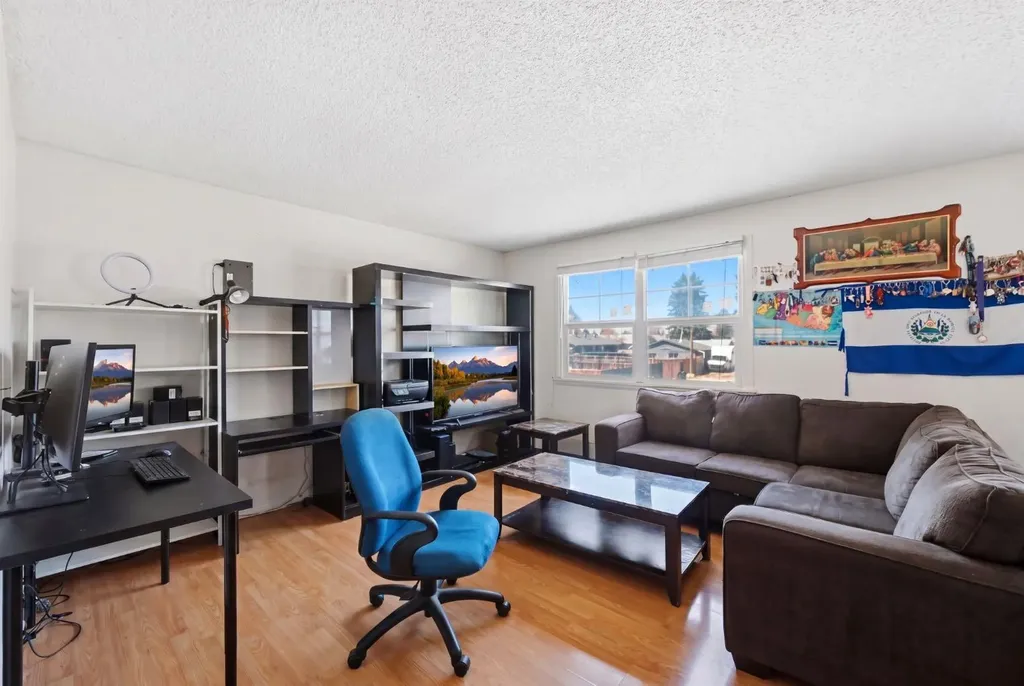 54 Pennsburg Way SE Calgary AB t2A 2J5