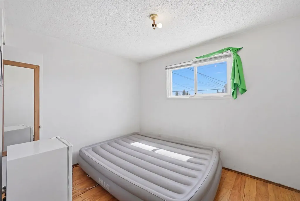 54 Pennsburg Way SE Calgary AB t2A 2J5