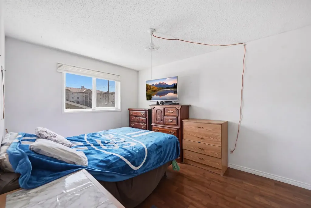 54 Pennsburg Way SE Calgary AB t2A 2J5