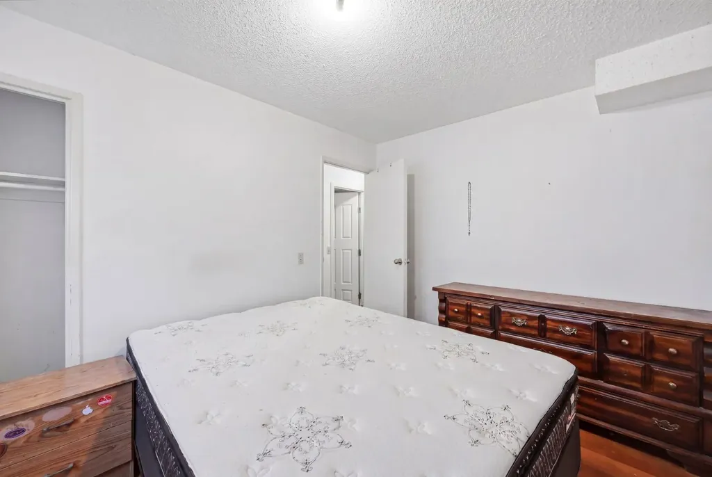 54 Pennsburg Way SE Calgary AB t2A 2J5
