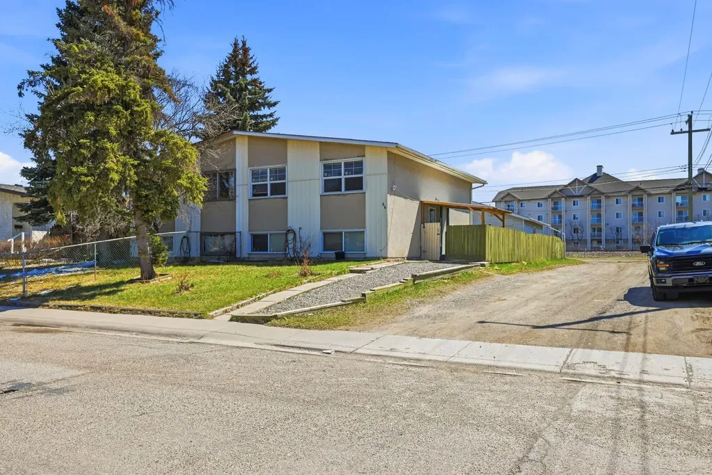 54 Pennsburg Way SE Calgary AB t2A 2J5