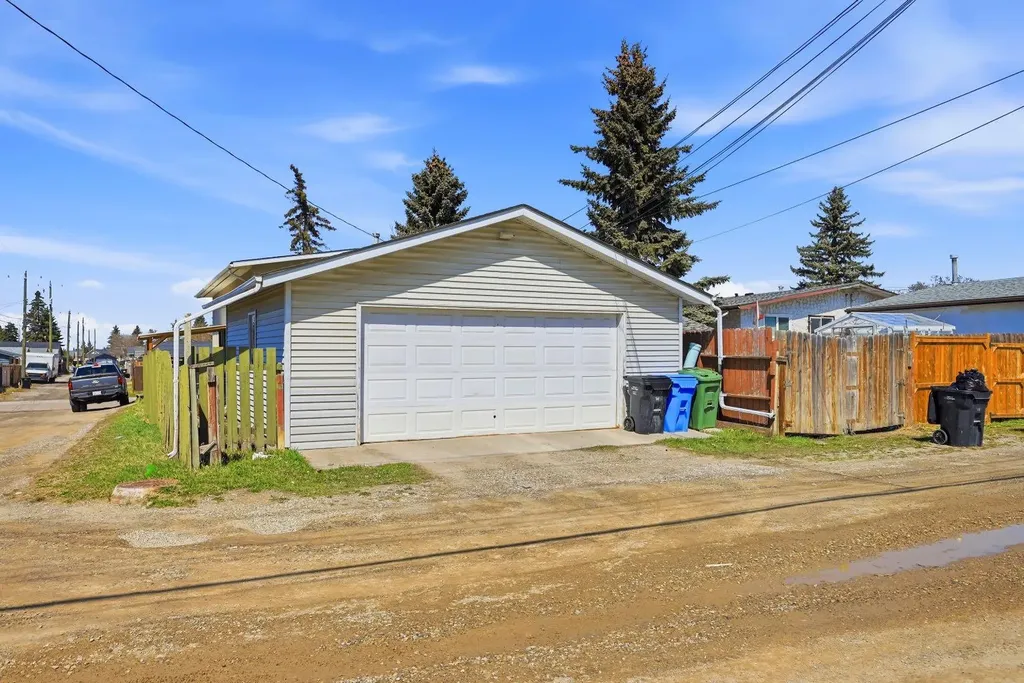 54 Pennsburg Way SE Calgary AB t2A 2J5