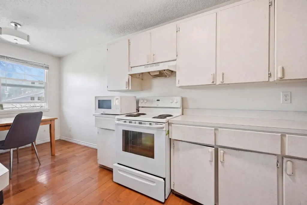 54 Pennsburg Way SE Calgary AB t2A 2J5