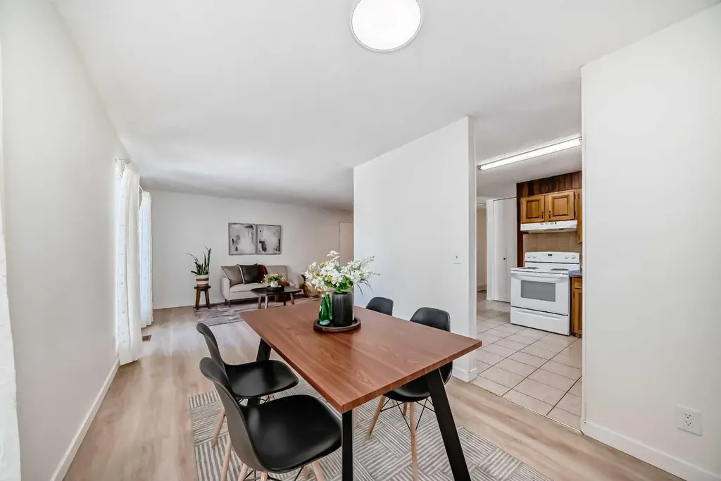7807 20a Street SE Calgary AB T2C1M7