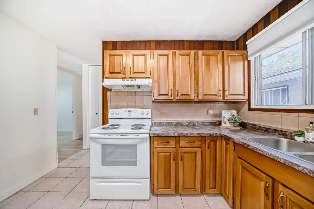 7807 20a Street SE Calgary AB T2C1M7