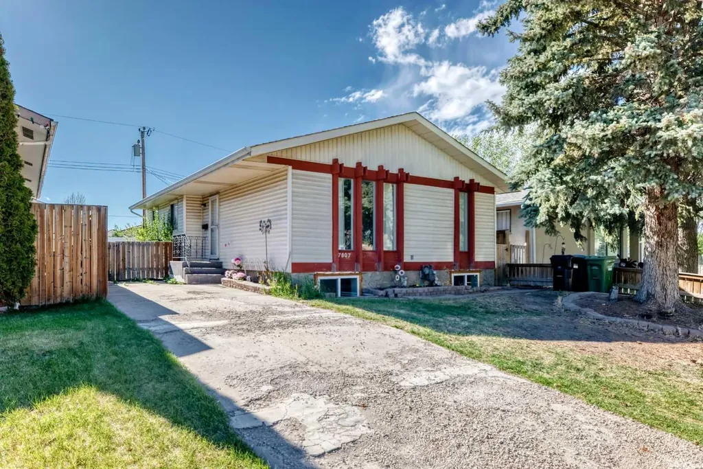 7807 20a Street SE Calgary AB T2C1M7