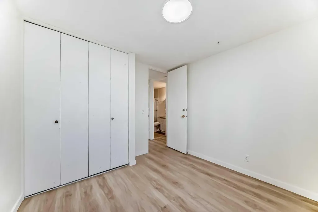 7807 20a Street SE Calgary AB T2C1M7