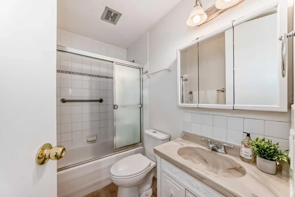 7807 20a Street SE Calgary AB T2C1M7