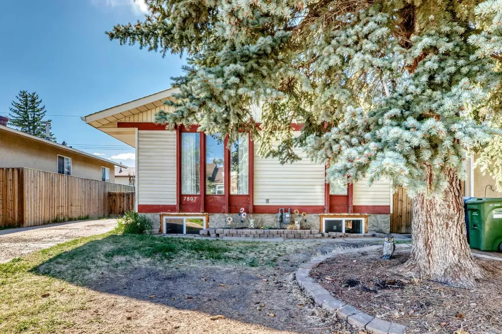 7807 20a Street SE Calgary AB T2C1M7