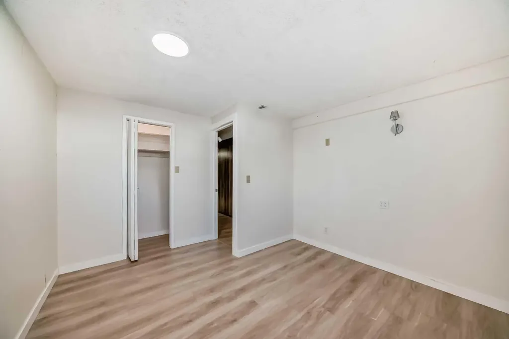 7807 20a Street SE Calgary AB T2C1M7