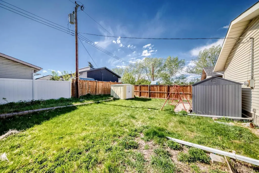 7807 20a Street SE Calgary AB T2C1M7