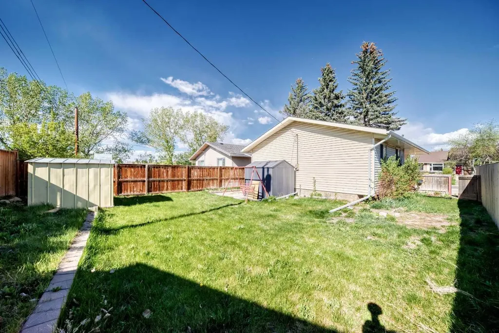 7807 20a Street SE Calgary AB T2C1M7