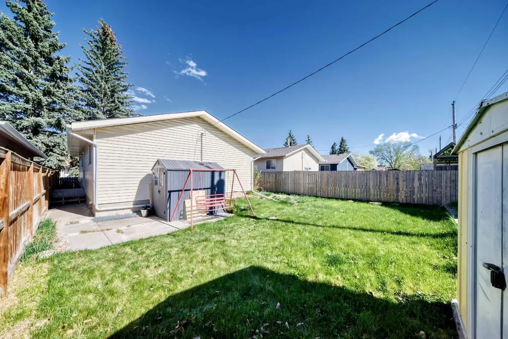 7807 20a Street SE Calgary AB T2C1M7