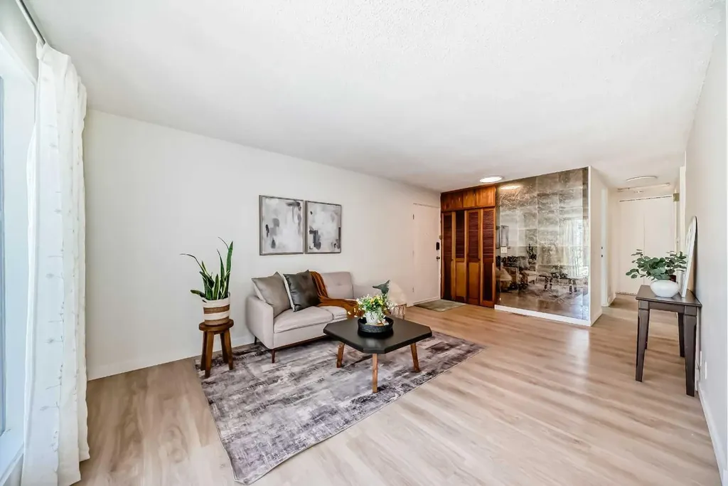7807 20a Street SE Calgary AB T2C1M7