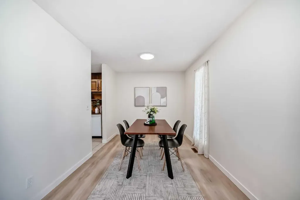 7807 20a Street SE Calgary AB T2C1M7