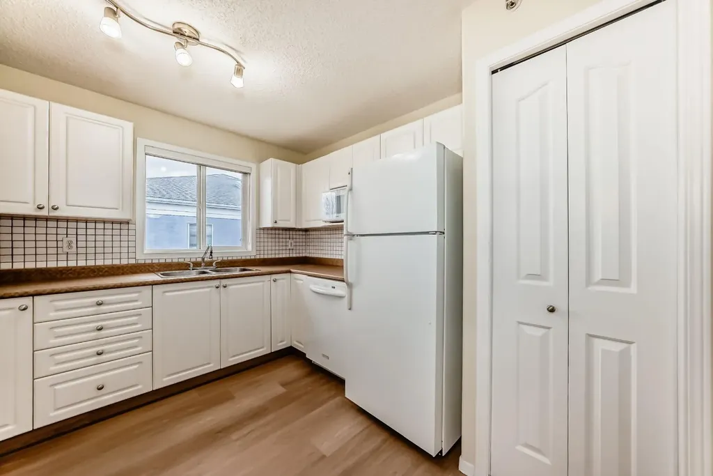 2280 68 Street NE Calgary AB T1Y 7M1