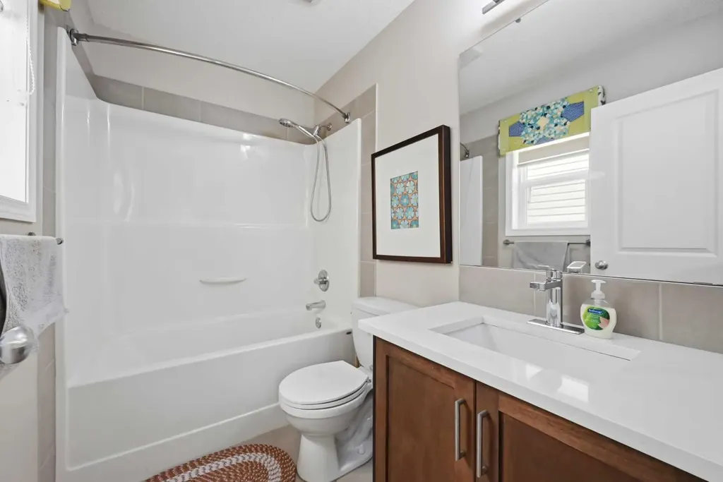 156 Skyview Shores Manor NE Calgary AB T3N 1B4