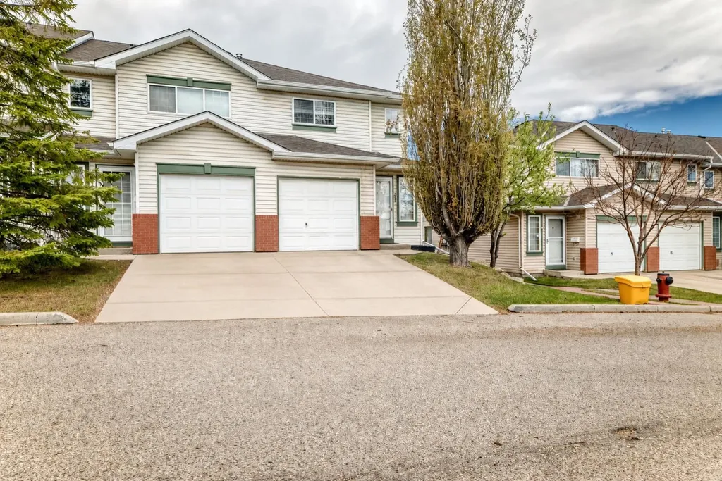 152 Country Hills Villas NW Calgary AB T3K 4S8