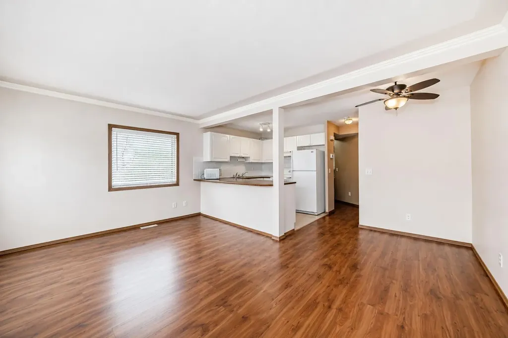 152 Country Hills Villas NW Calgary AB T3K 4S8