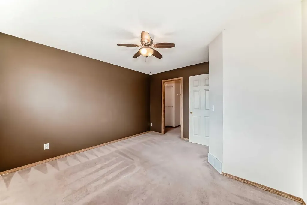 152 Country Hills Villas NW Calgary AB T3K 4S8