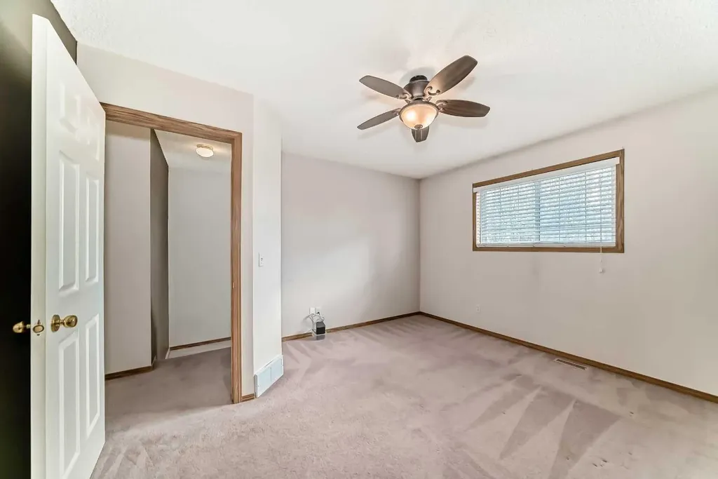152 Country Hills Villas NW Calgary AB T3K 4S8
