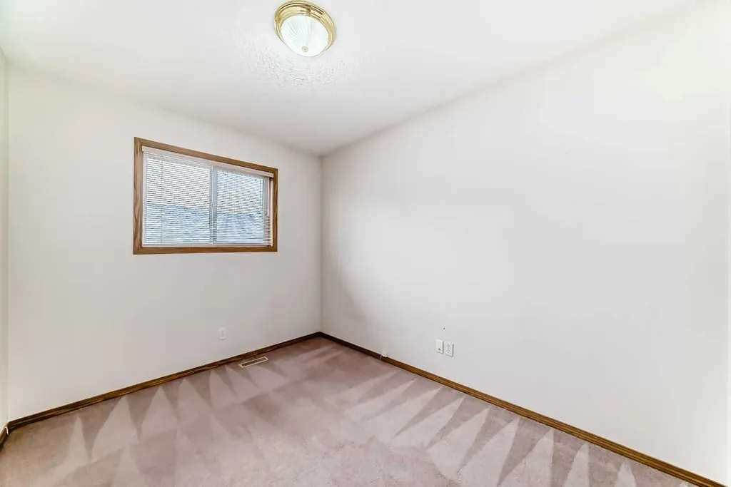 152 Country Hills Villas NW Calgary AB T3K 4S8