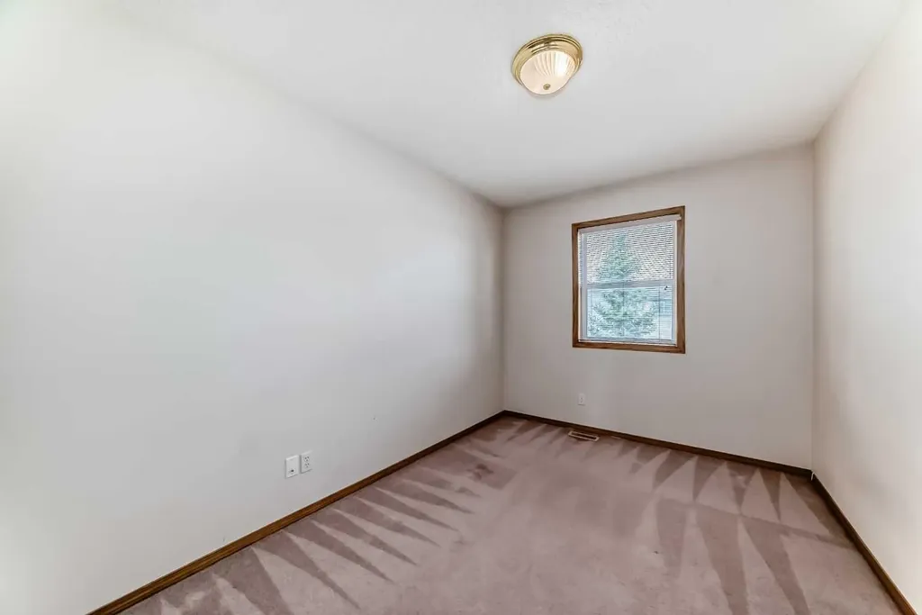 152 Country Hills Villas NW Calgary AB T3K 4S8