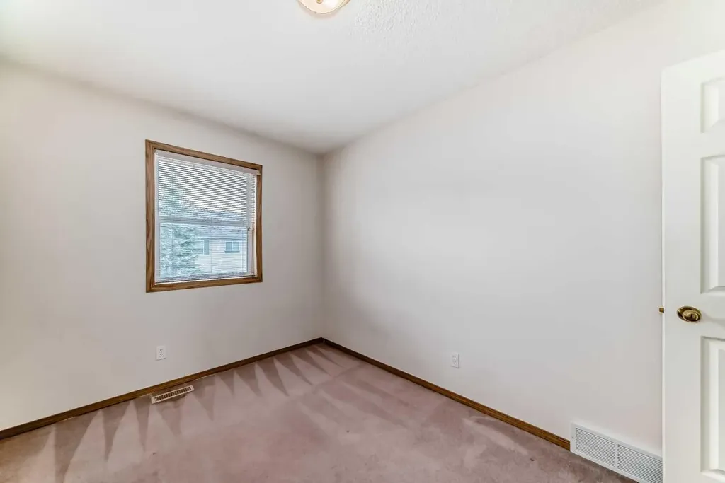152 Country Hills Villas NW Calgary AB T3K 4S8