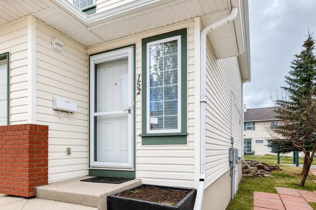 152 Country Hills Villas NW Calgary AB T3K 4S8