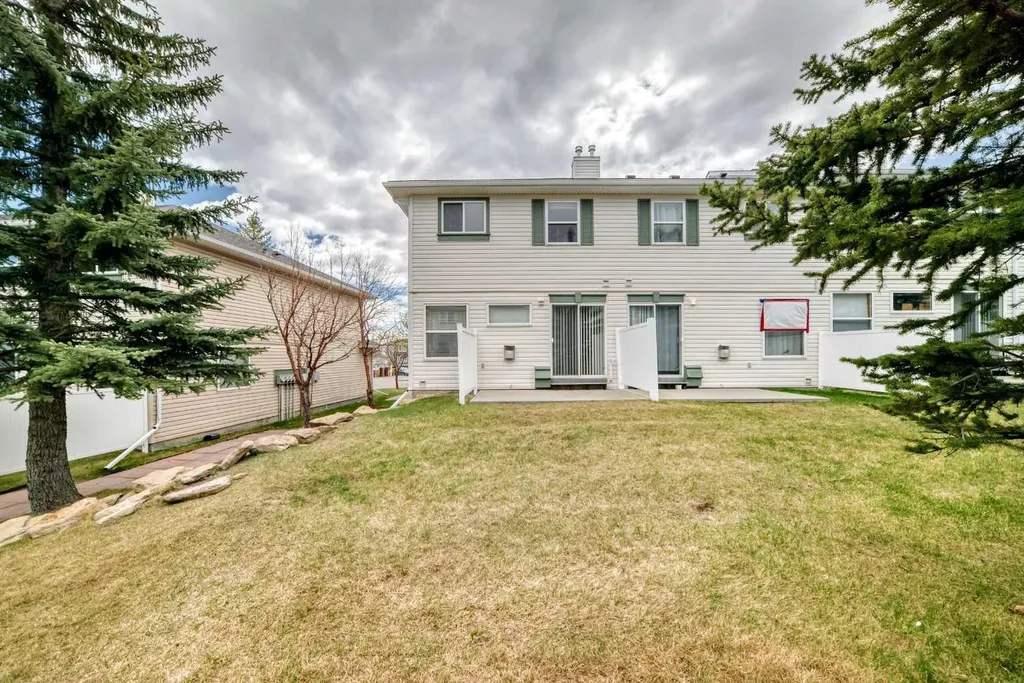 152 Country Hills Villas NW Calgary AB T3K 4S8