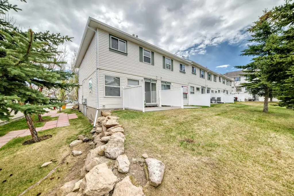 152 Country Hills Villas NW Calgary AB T3K 4S8