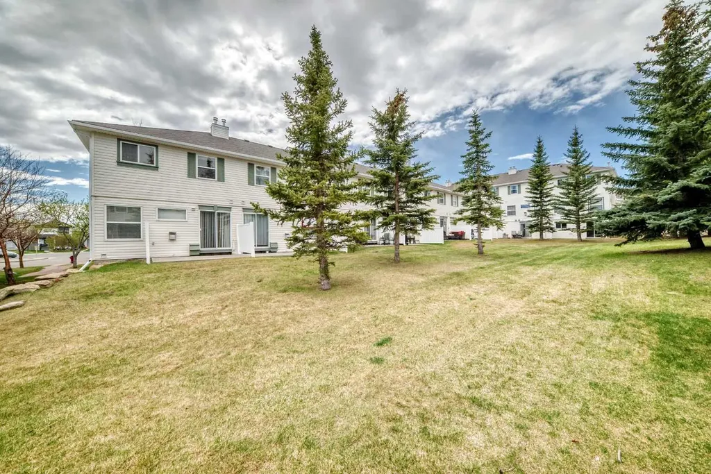 152 Country Hills Villas NW Calgary AB T3K 4S8