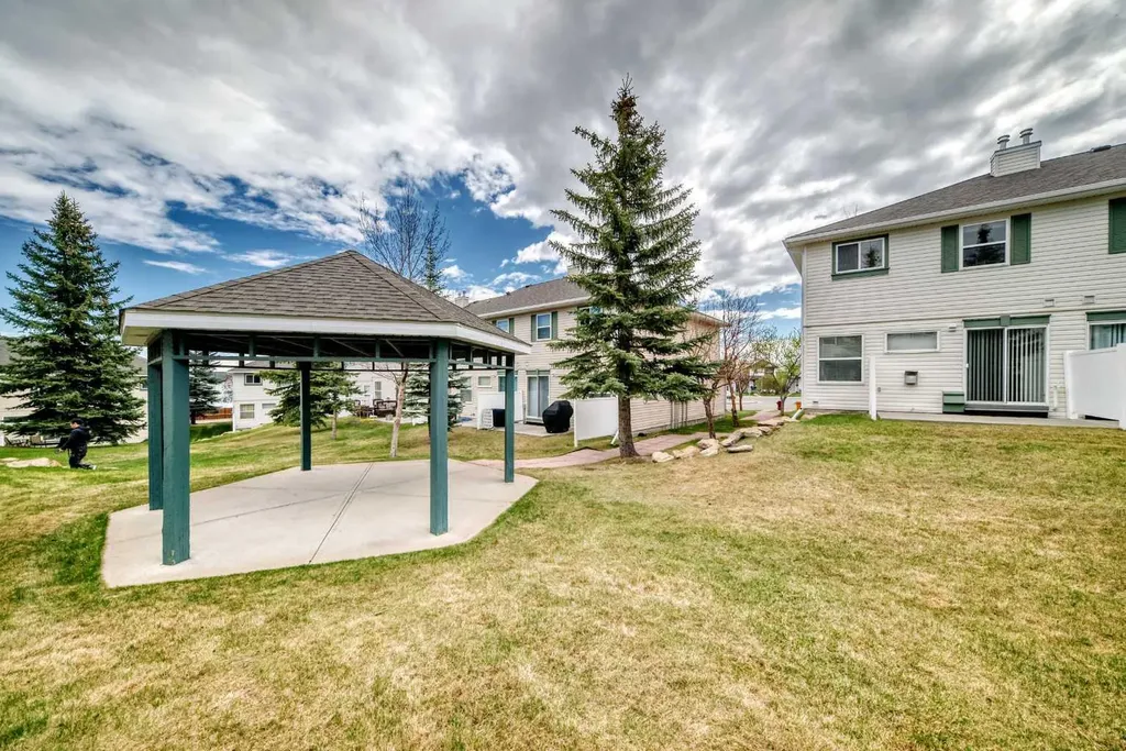 152 Country Hills Villas NW Calgary AB T3K 4S8