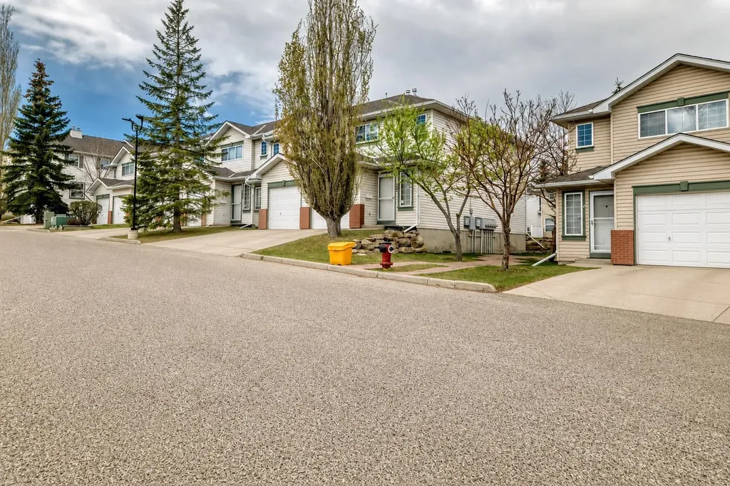 152 Country Hills Villas NW Calgary AB T3K 4S8