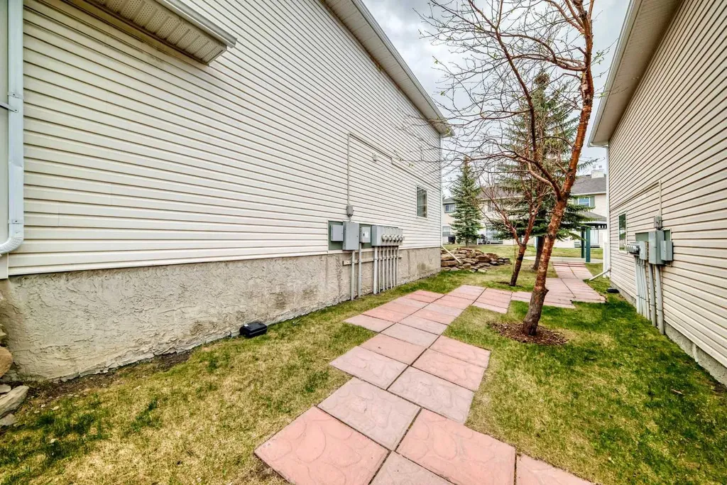 152 Country Hills Villas NW Calgary AB T3K 4S8