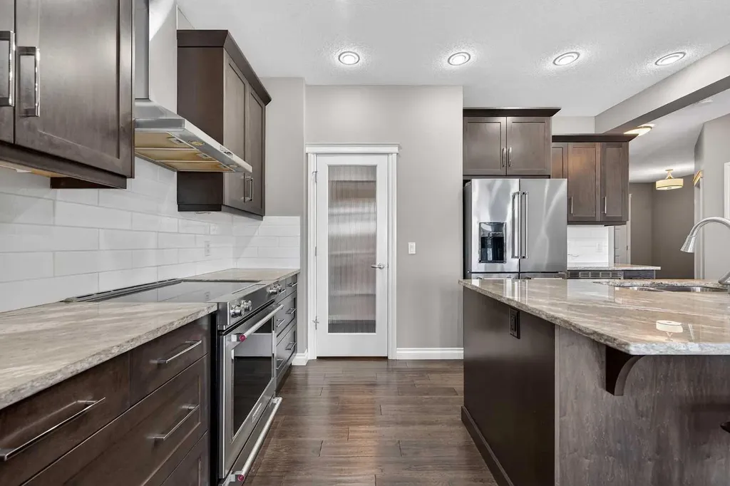 30 Evansborough View NW Calgary AB T3P 0R2