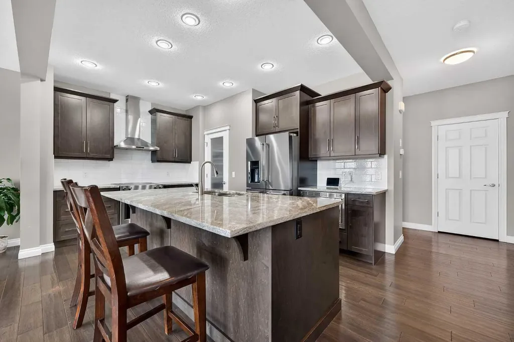30 Evansborough View NW Calgary AB T3P 0R2