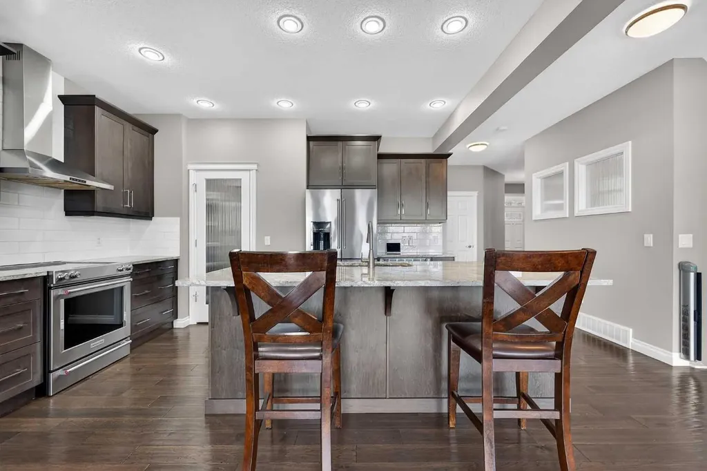 30 Evansborough View NW Calgary AB T3P 0R2