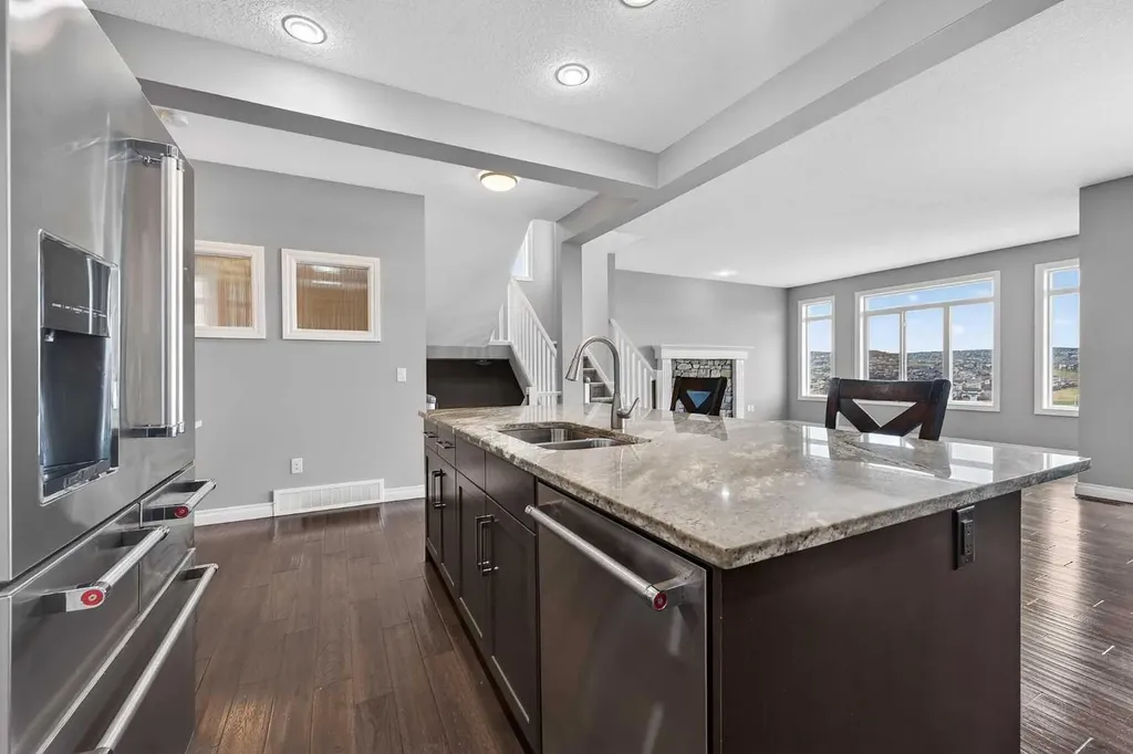 30 Evansborough View NW Calgary AB T3P 0R2