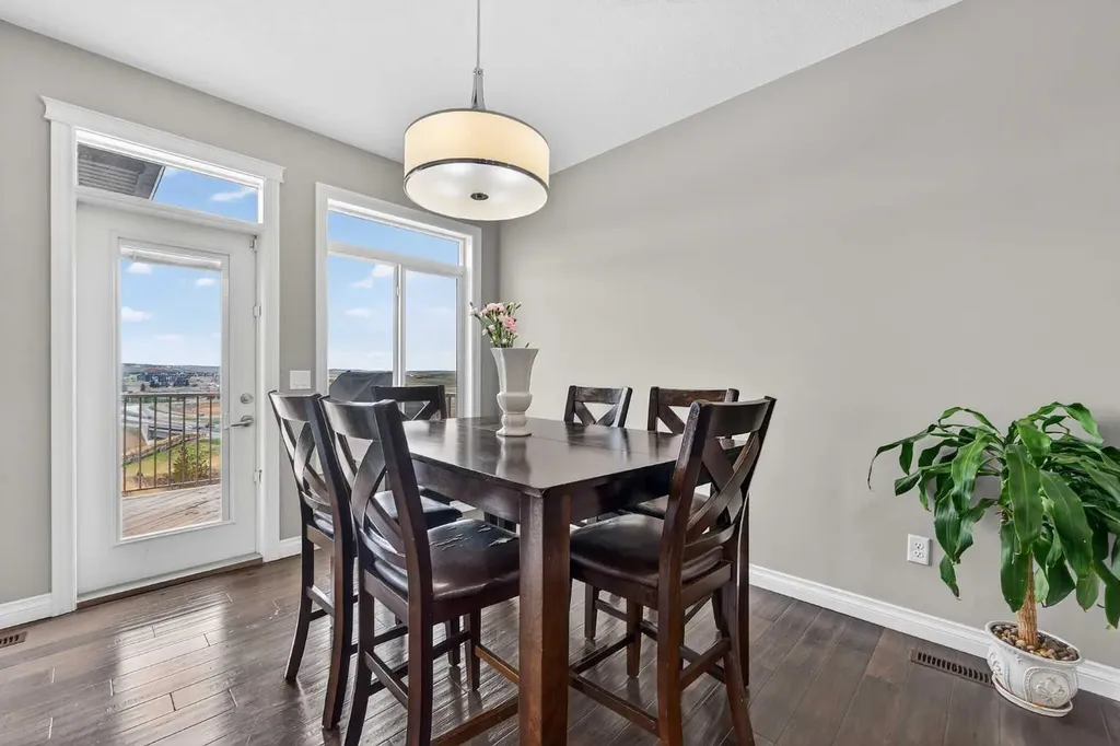 30 Evansborough View NW Calgary AB T3P 0R2