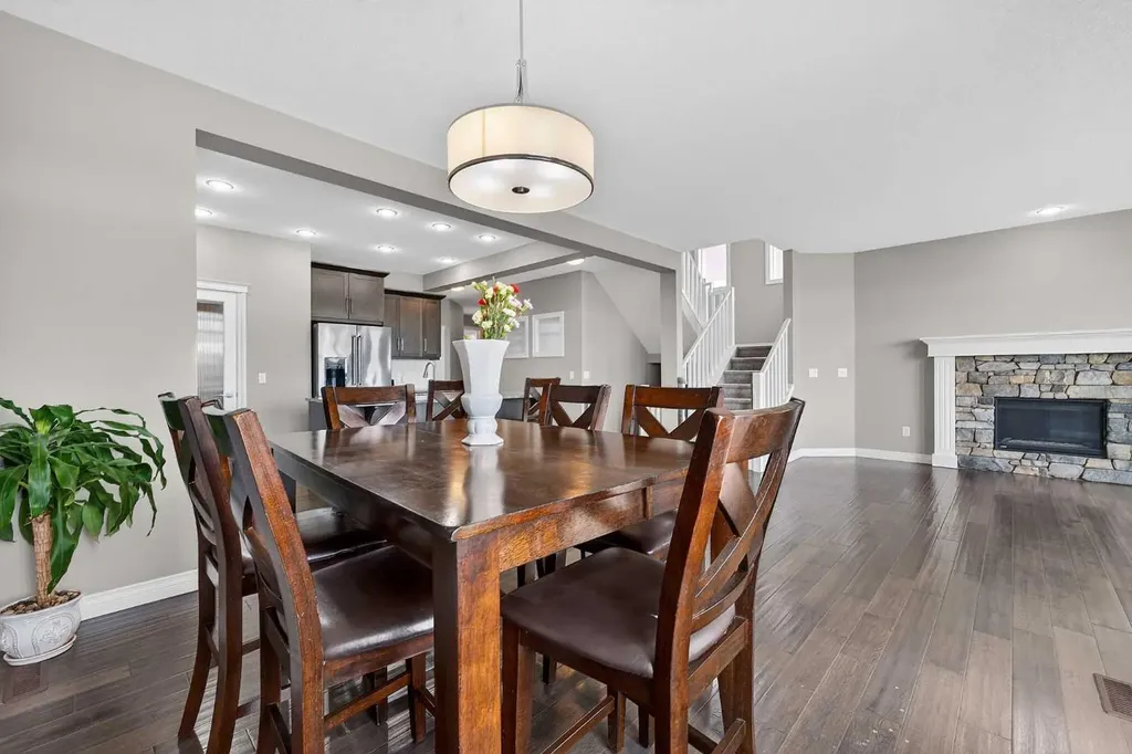 30 Evansborough View NW Calgary AB T3P 0R2